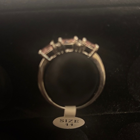 Elegant Silver and Pink Stone Ring - Picture 4 of 5